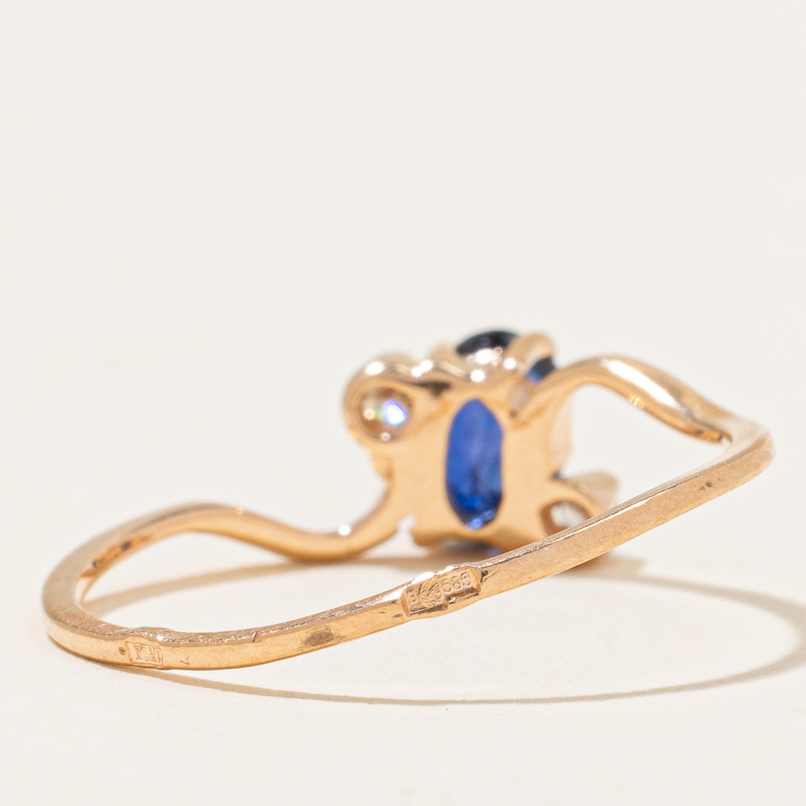 Bague saphir bleu et diamants | 0,50 ct, 0,04 ct au total | Taille 7 | 