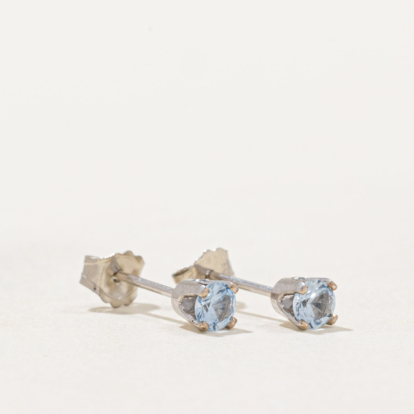 Boucles d'oreilles puces en spinelle synthétique | 0,20 ct | 