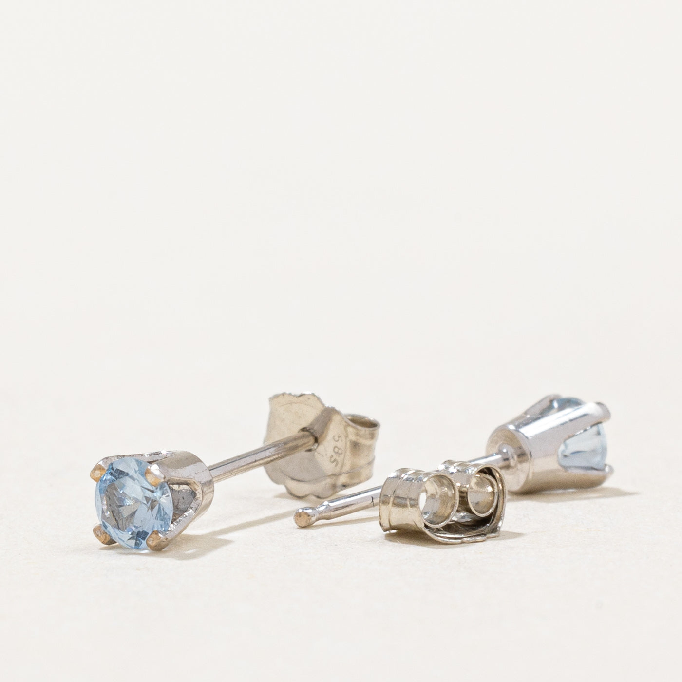 Boucles d'oreilles puces en spinelle synthétique | 0,20 ct | 