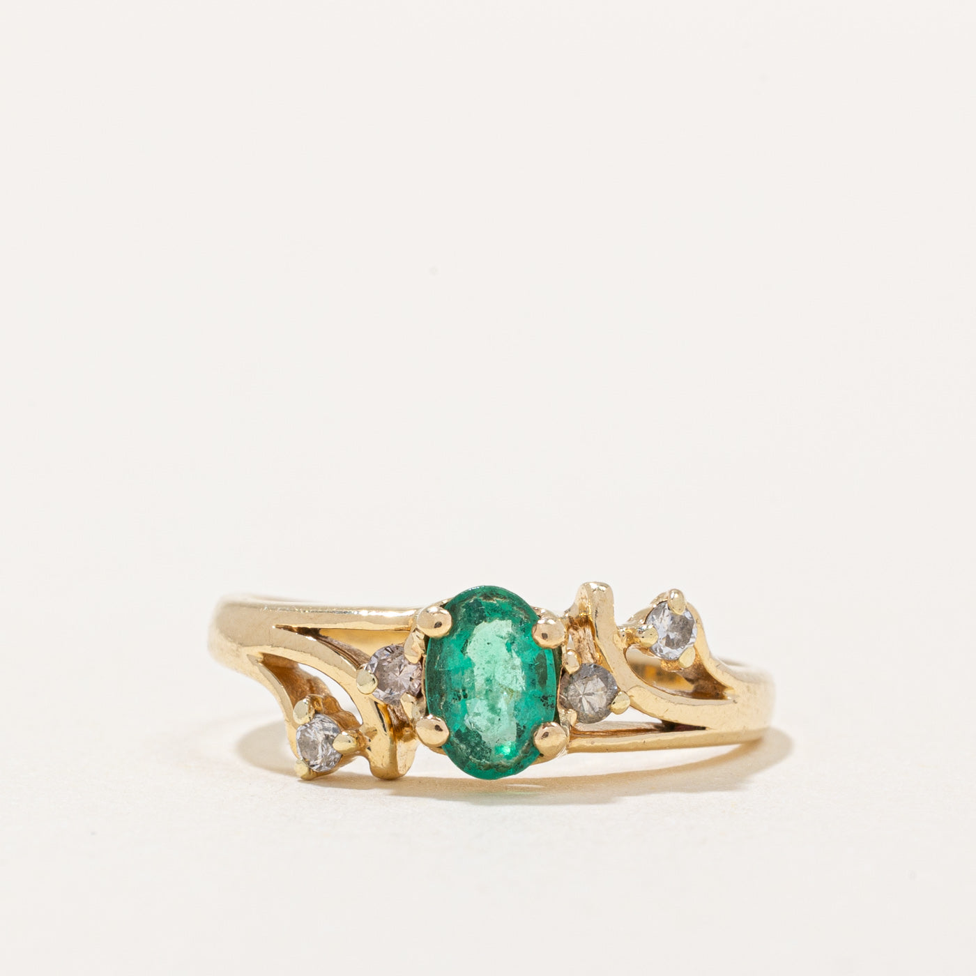 Bague émeraude et diamants | 0,35 ct, 0,08 ct au total | Taille 5,5 | 