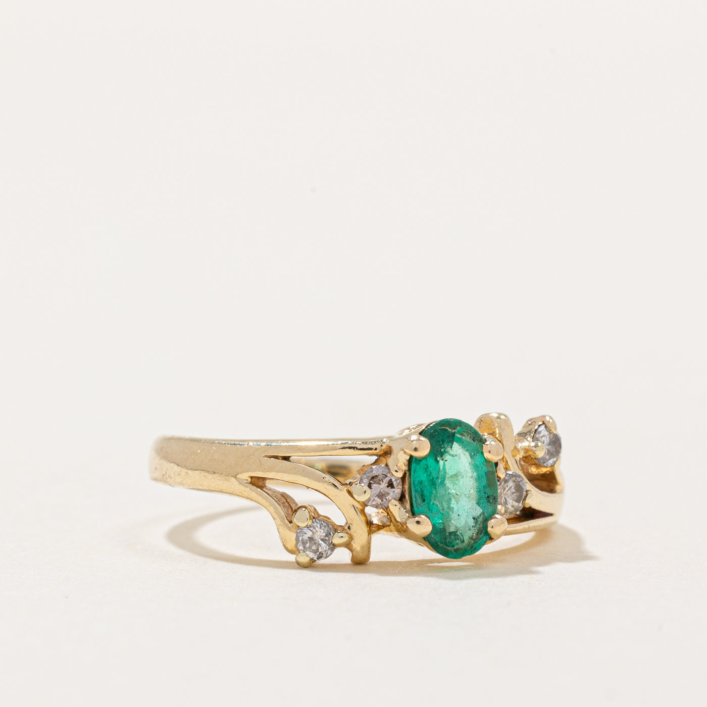 Bague émeraude et diamants | 0,35 ct, 0,08 ct au total | Taille 5,5 | 