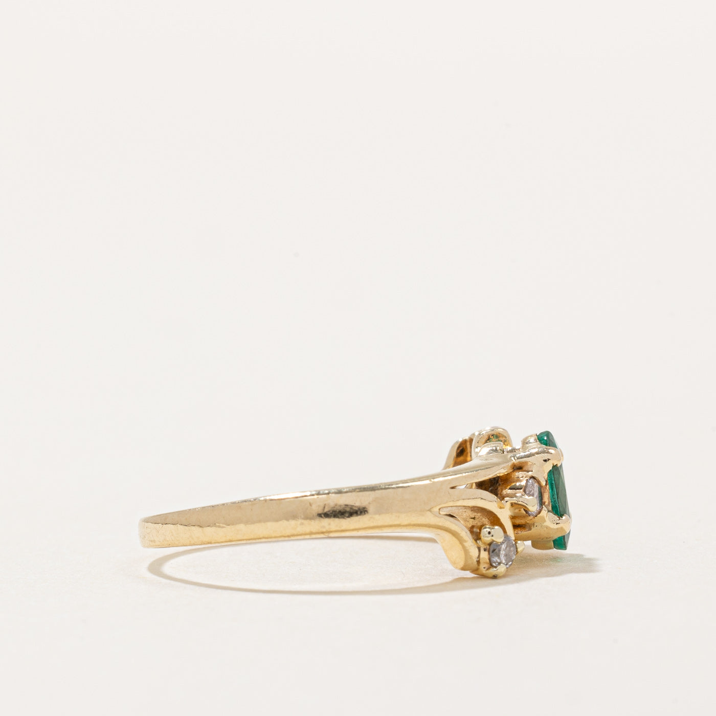 Bague émeraude et diamants | 0,35 ct, 0,08 ct au total | Taille 5,5 | 