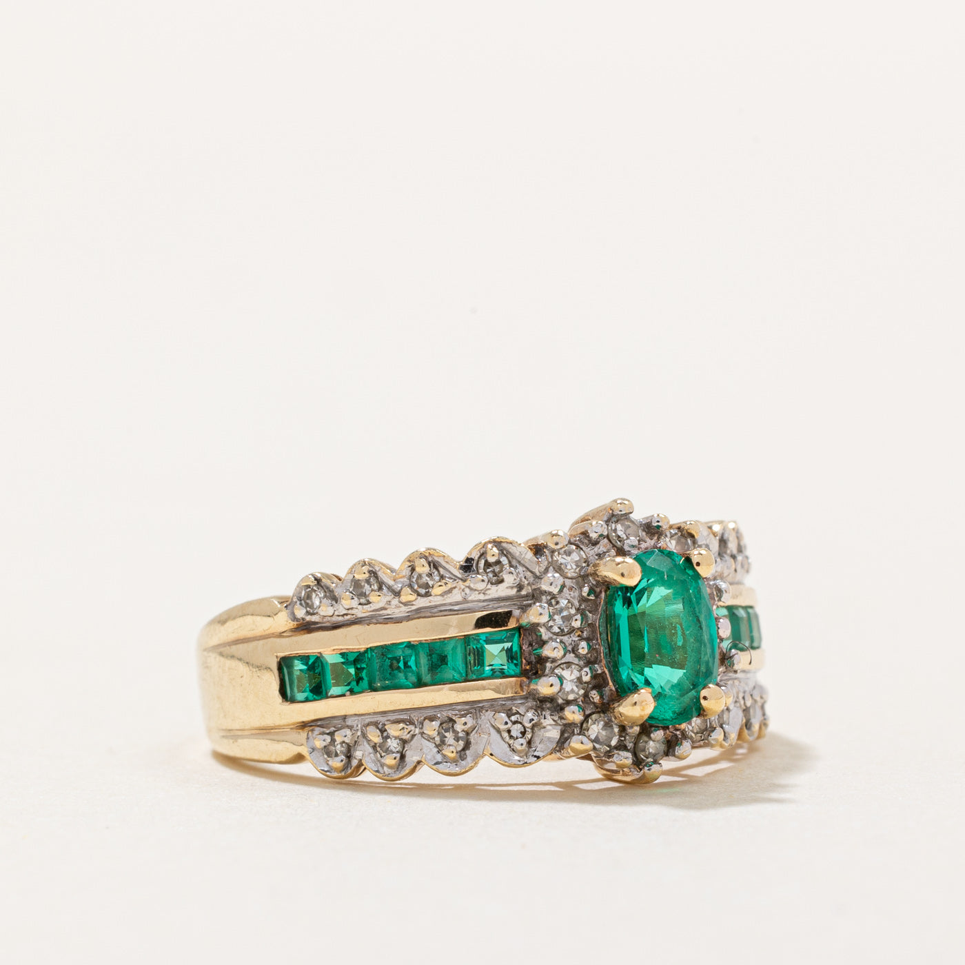 Bague en émeraude synthétique et diamants | 0,50 ct, 0,15 ct | Taille 6,75 | 