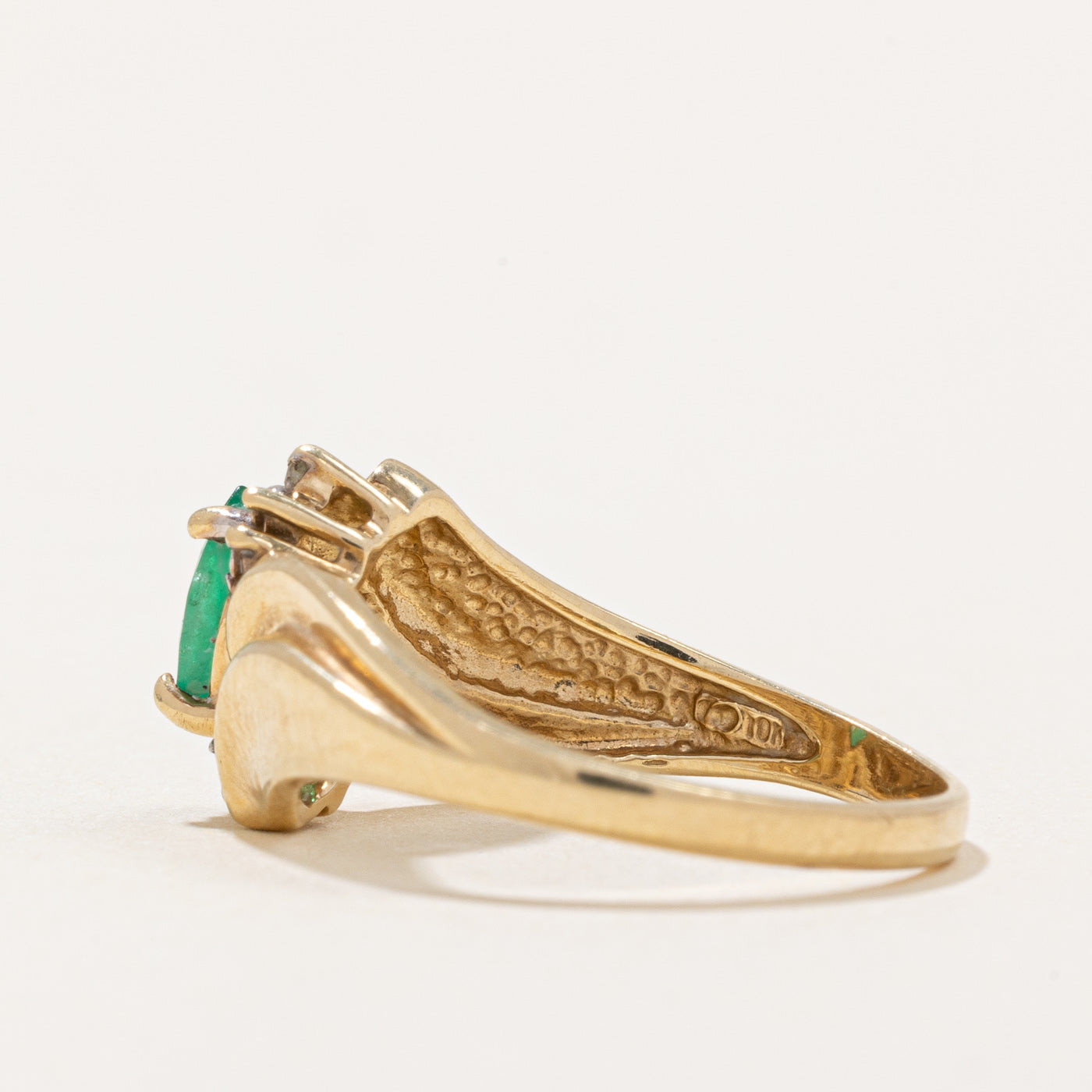 Emerald & Diamond Ring | 0.22ctw, 0.01ctw | SZ 6.75 |