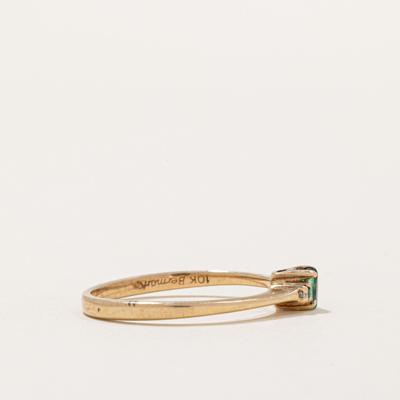 Emerald & Diamond Ring | 0.04ct, 0.01ctw | SZ 7.25 |