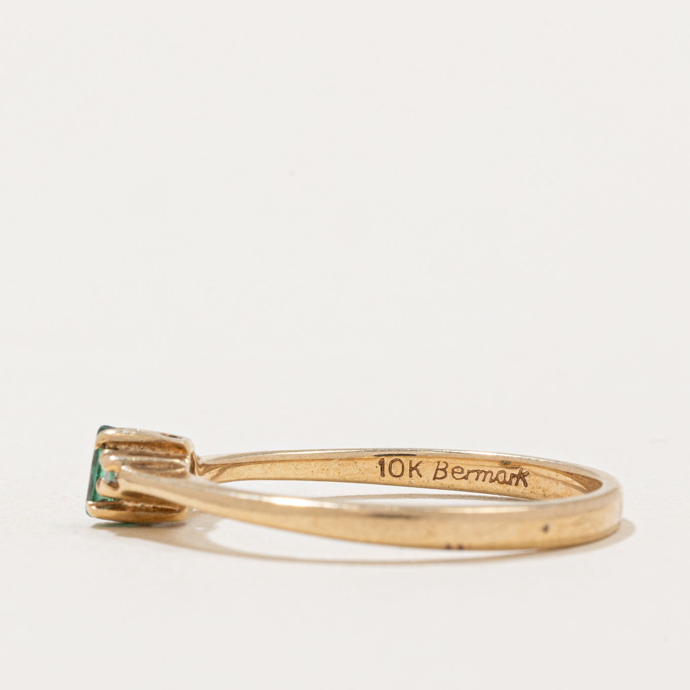 Emerald & Diamond Ring | 0.04ct, 0.01ctw | SZ 7.25 |
