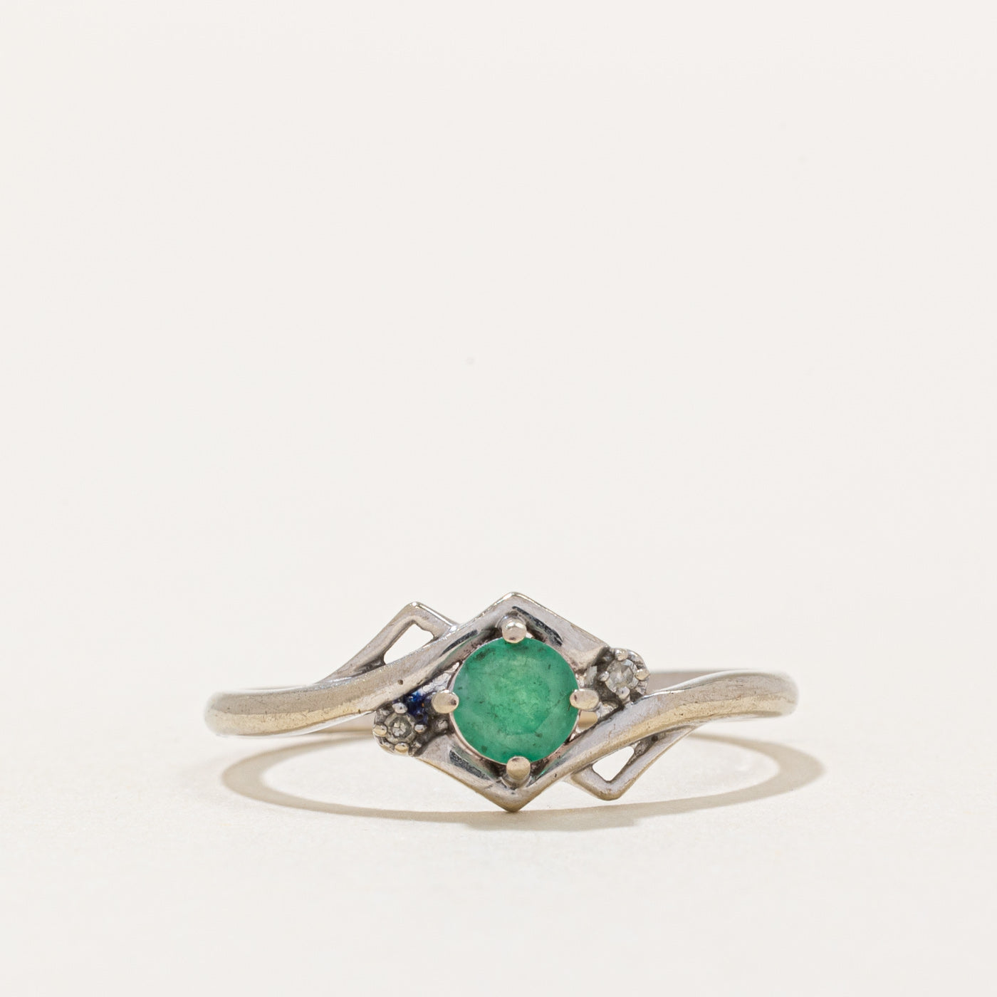 Bague émeraude | 0,18 ct, 0,01 ct au total | Taille 6,25 | 