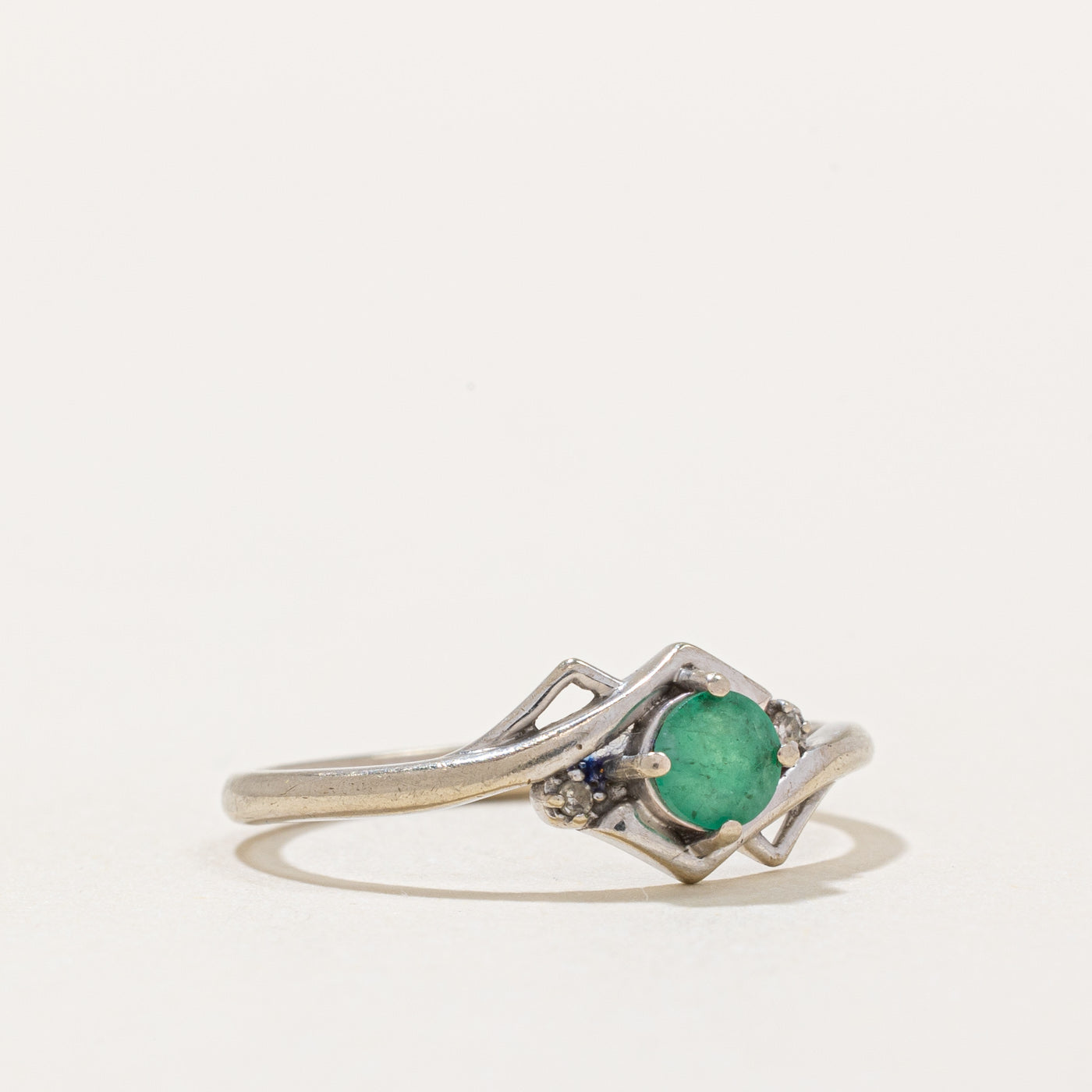 Bague émeraude | 0,18 ct, 0,01 ct au total | Taille 6,25 | 
