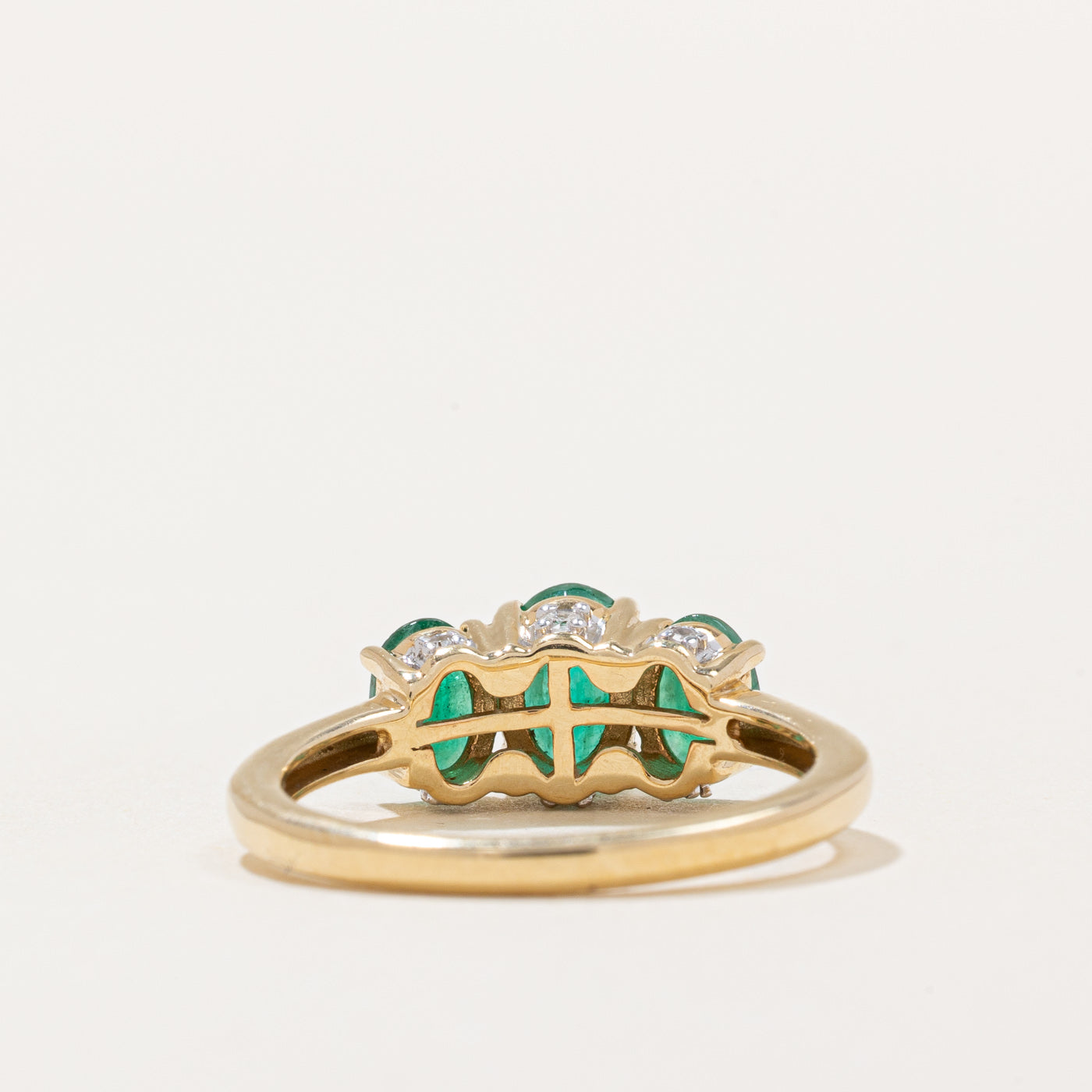 Bague trois pierres émeraude et diamants | 1,10 ct, 0,06 ct | Taille 7 | 