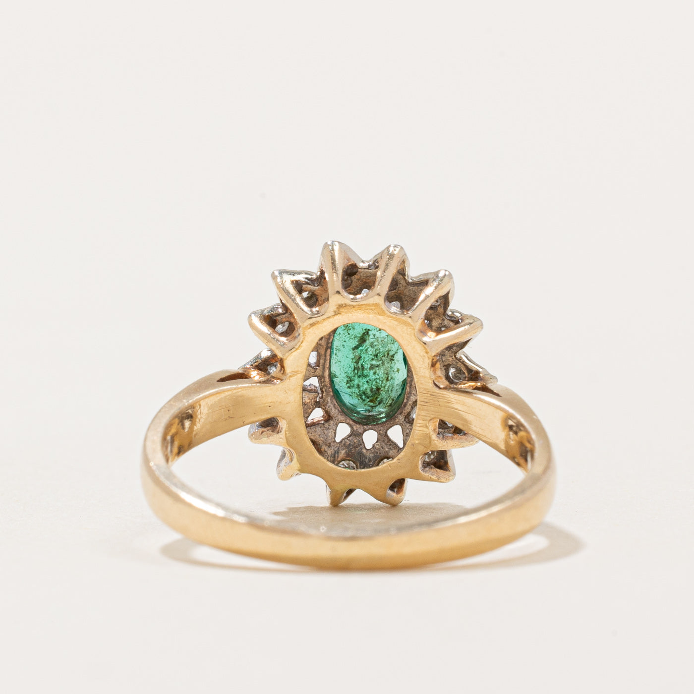 Bague halo émeraude et diamants | 0,30 ct, 0,07 ct au total | Taille 5,25 | 
