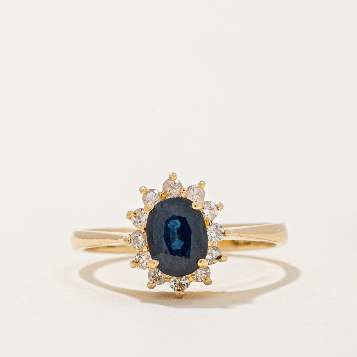 Bague halo saphir et diamants | 0,76 ct, 0,14 ct au total | Taille 5,5 | 