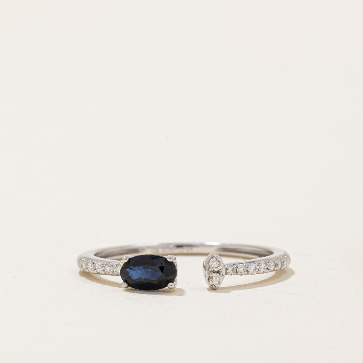 Bague ouverte saphir et diamants | 0,36 ct, 0,07 ct au total | Taille 5,5 | 