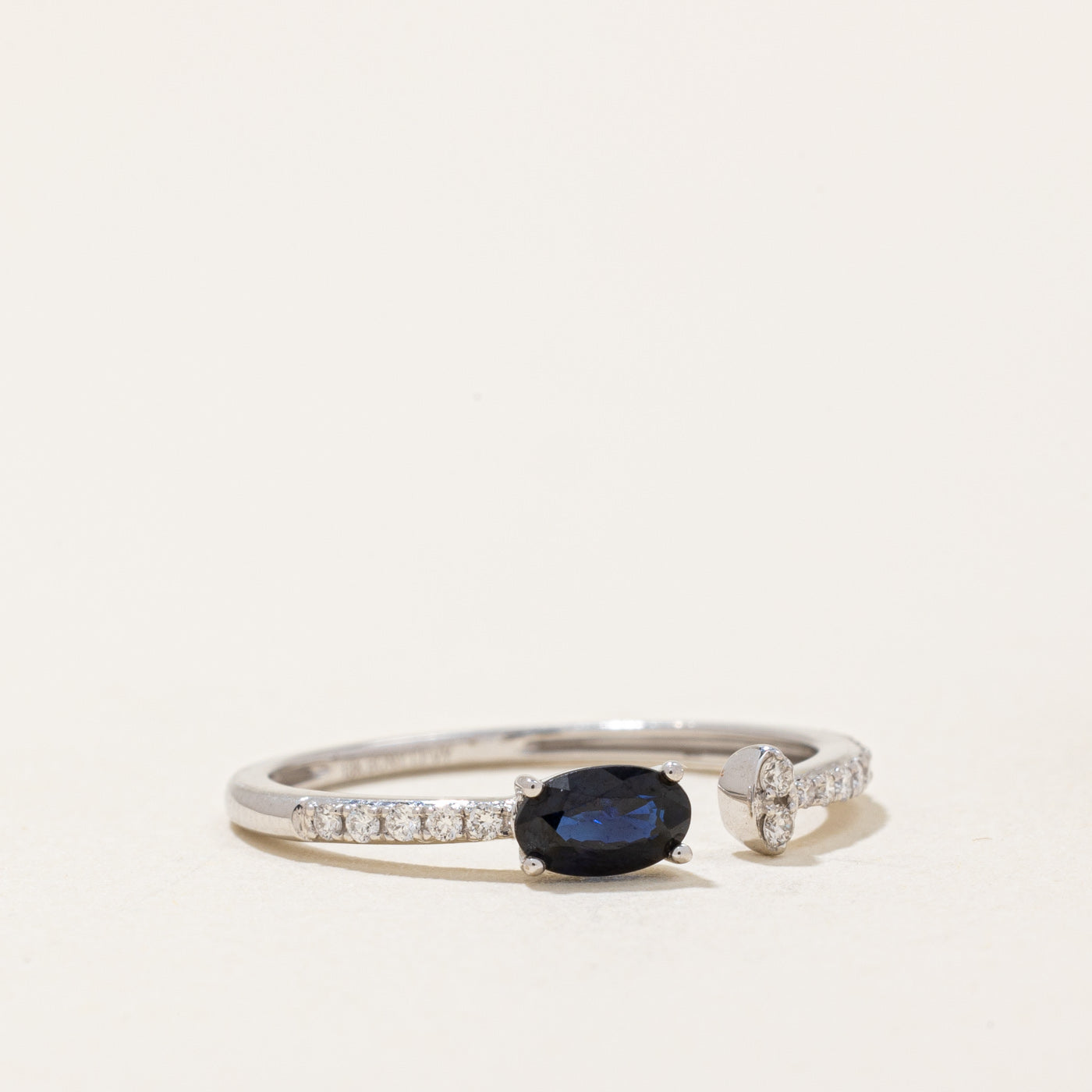 Bague ouverte saphir et diamants | 0,36 ct, 0,07 ct au total | Taille 5,5 | 
