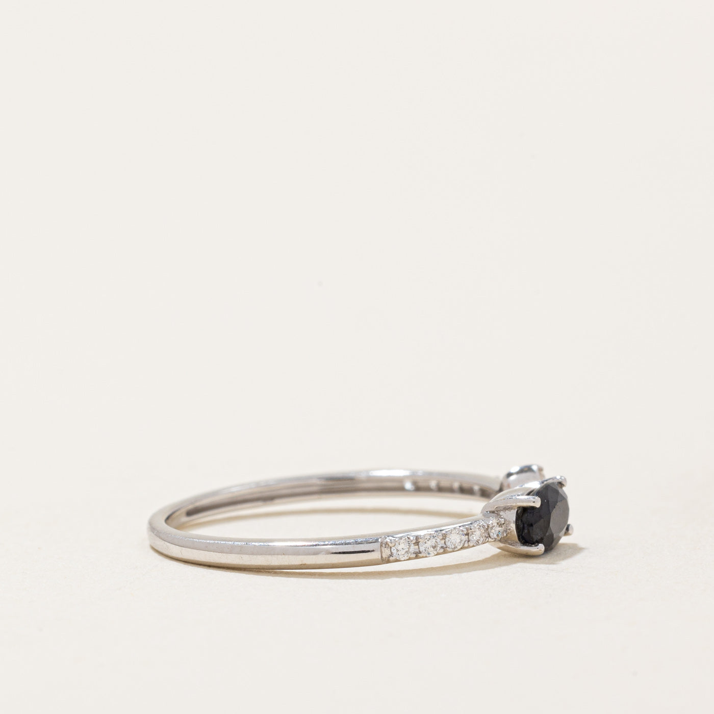 Bague ouverte saphir et diamants | 0,36 ct, 0,07 ct au total | Taille 5,5 | 