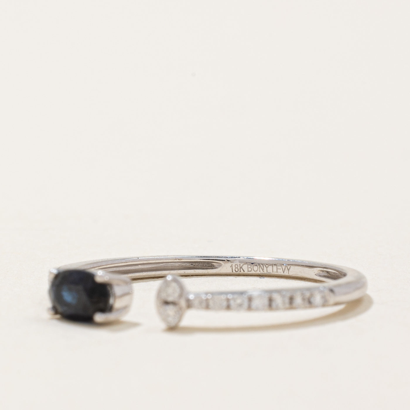 Bague ouverte saphir et diamants | 0,36 ct, 0,07 ct au total | Taille 5,5 | 