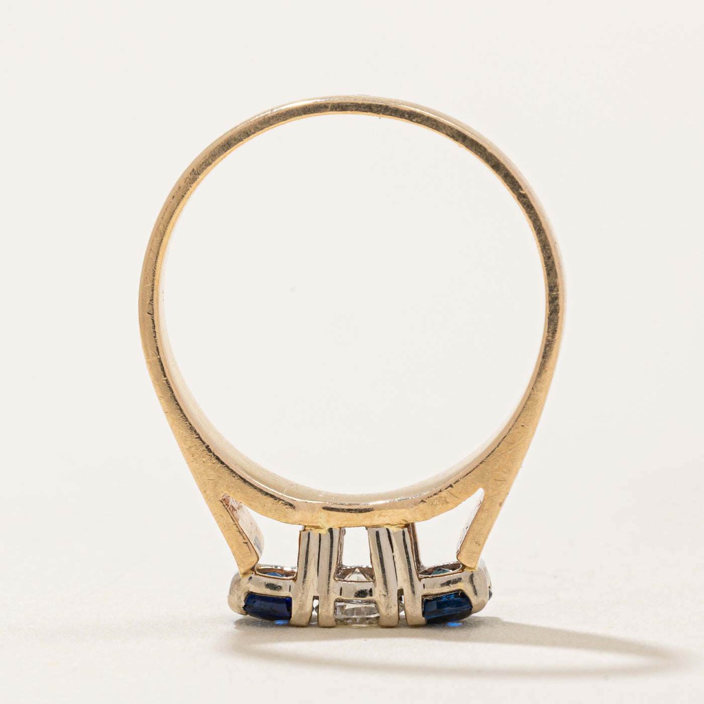 Bague saphir et diamants | 0,44 ct au total, 0,24 ct | Taille 6 | 
