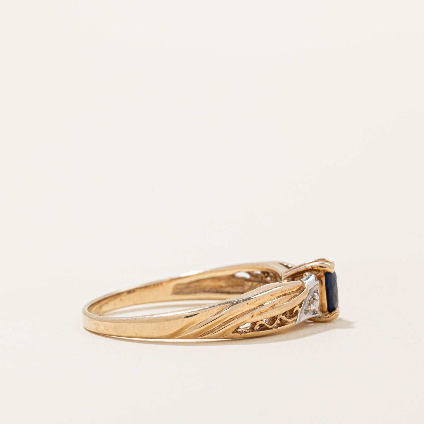 Bague saphir et diamants | 0,54 ct, 0,01 ct au total | Taille 8,5 | 