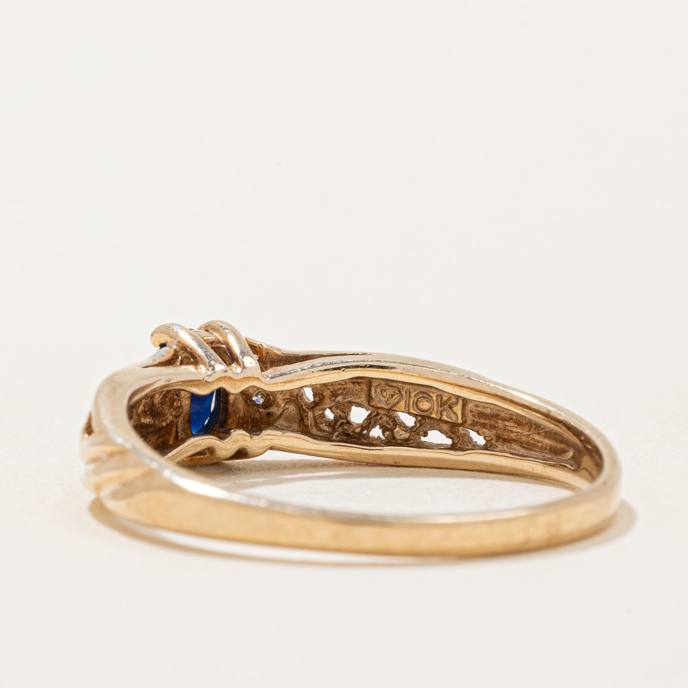 Bague saphir et diamants | 0,54 ct, 0,01 ct au total | Taille 8,5 | 