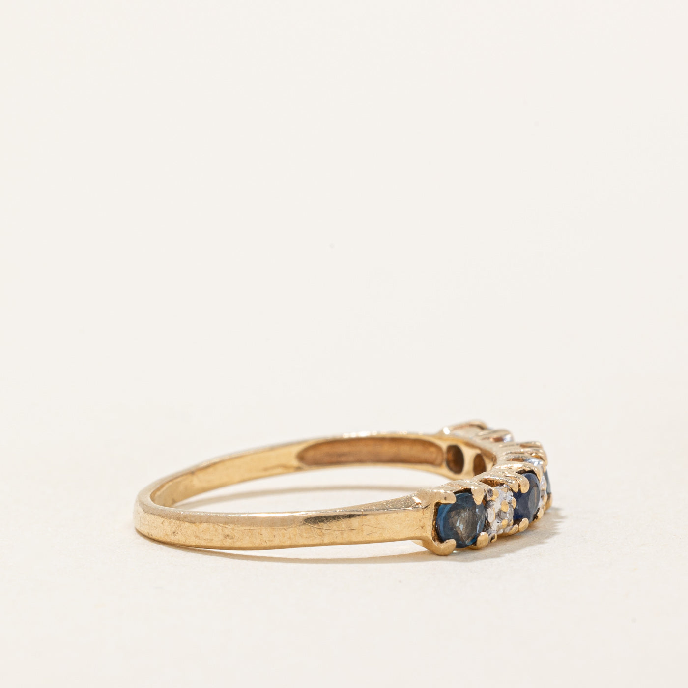 Bague en saphir naturel et synthétique et diamants | 0,20 ct, 0,01 ct | Taille 6,25 | 