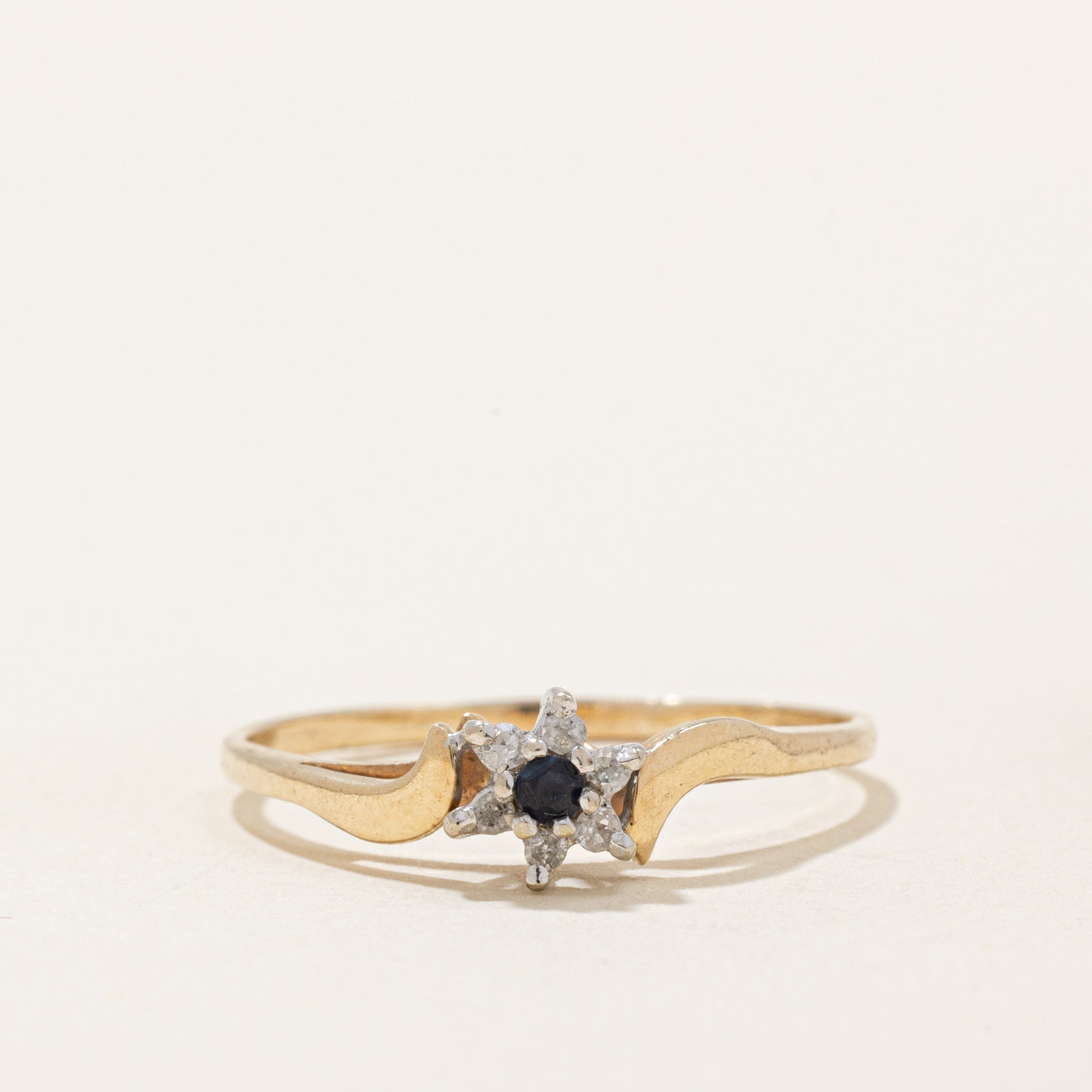 Bague saphir et diamants | 0,02 ct, 0,03 ct au total | Taille 8 | 