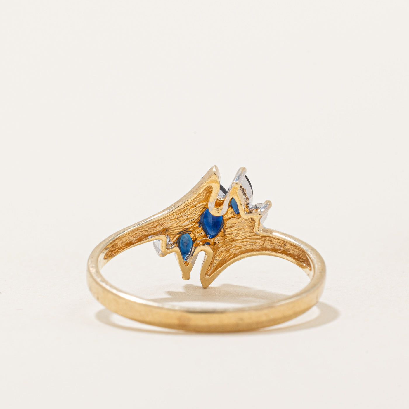 Bague cascade saphir et diamants | 0,26 ct, 0,01 ct | Taille 6,75 | 