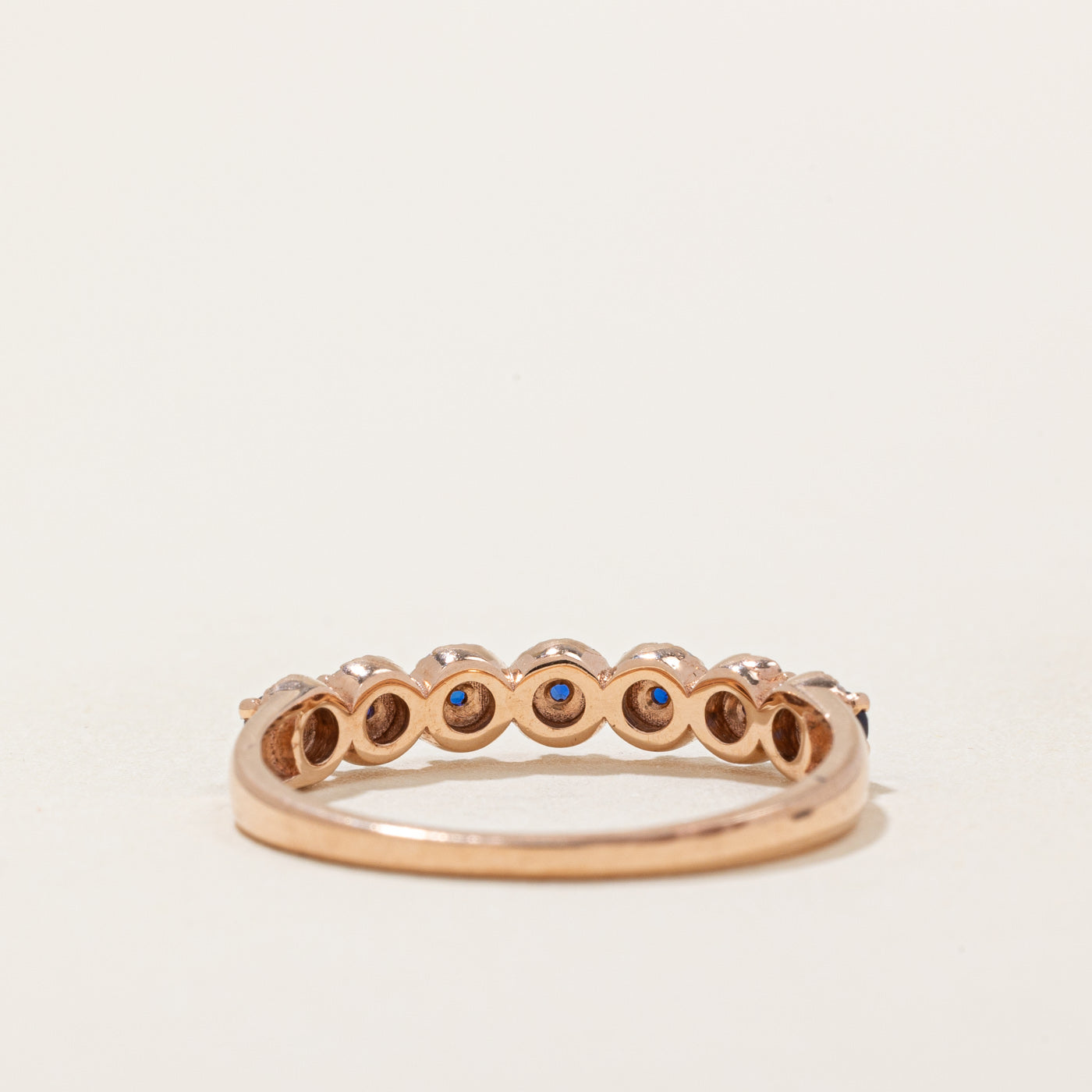 Bague en saphir synthétique et diamants naturels | 0,21 ct, 0,15 ct | Taille 7,5 | 