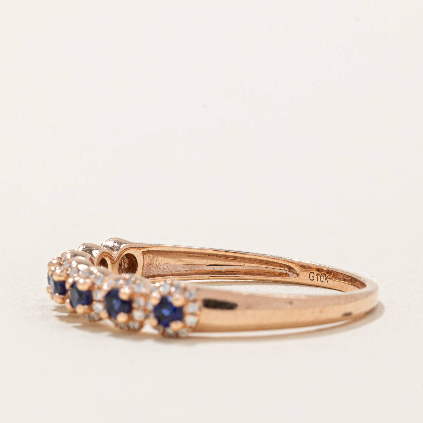 Bague en saphir synthétique et diamants naturels | 0,21 ct, 0,15 ct | Taille 7,5 | 