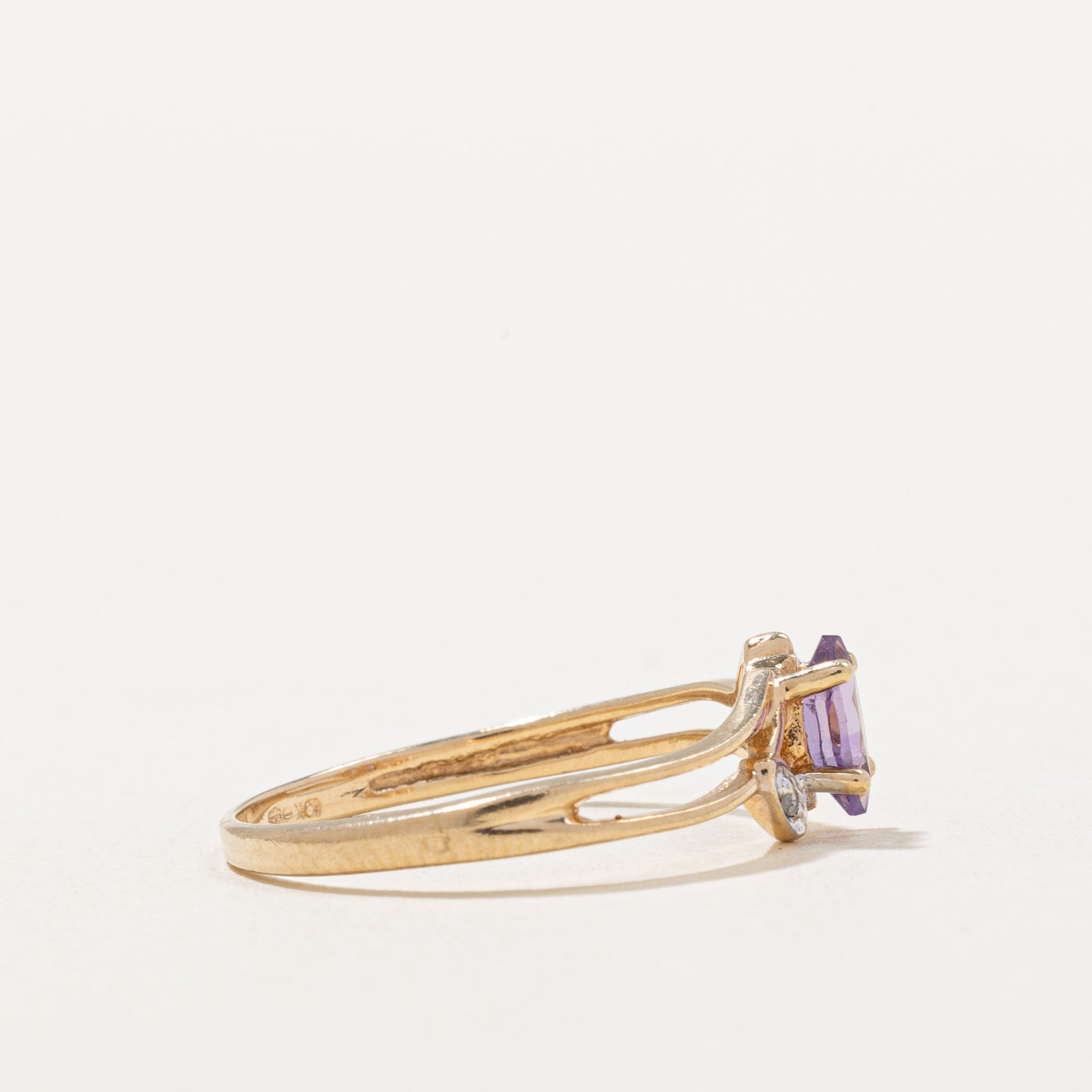 Amethyst & Diamond Ring | 0.15ct, 0.01ctw | SZ 6.75 |