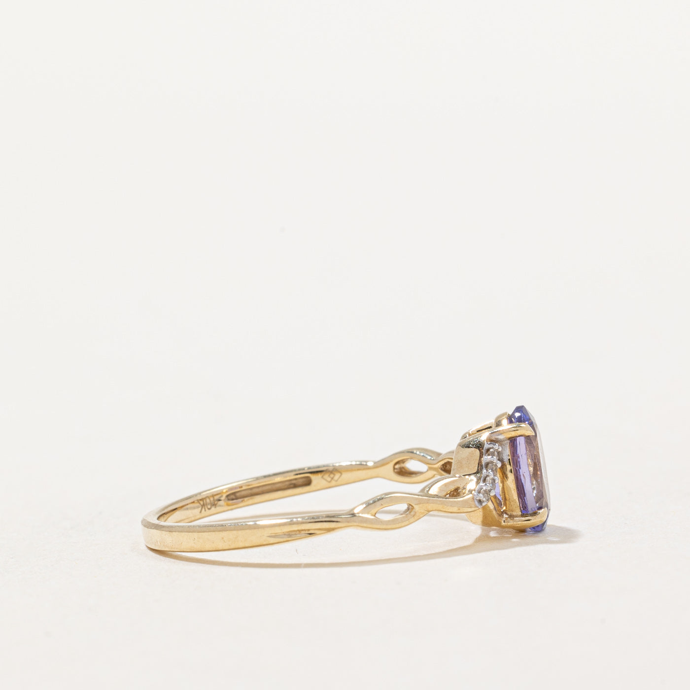 Bague en tanzanite et diamants | 0,80 ct, 0,03 ct au total | Taille 6,75 | 