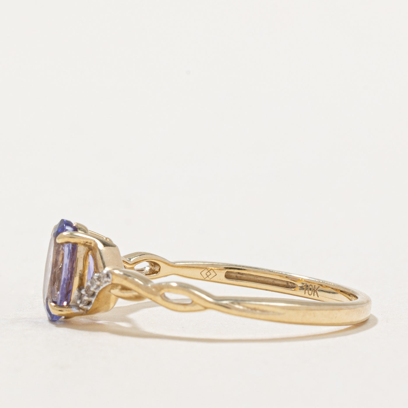 Bague en tanzanite et diamants | 0,80 ct, 0,03 ct au total | Taille 6,75 | 