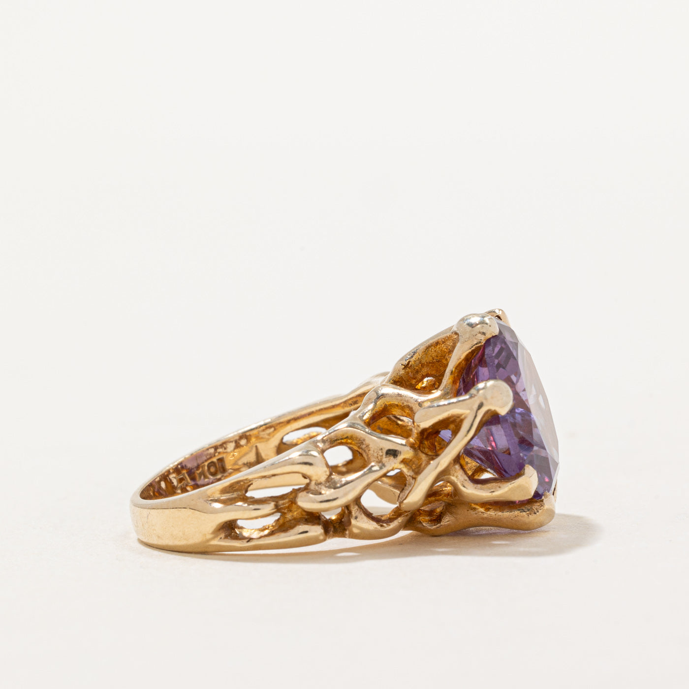 Synthetic Colour Change Sapphire Cocktail Ring | 7.00ct | SZ 5.75 |