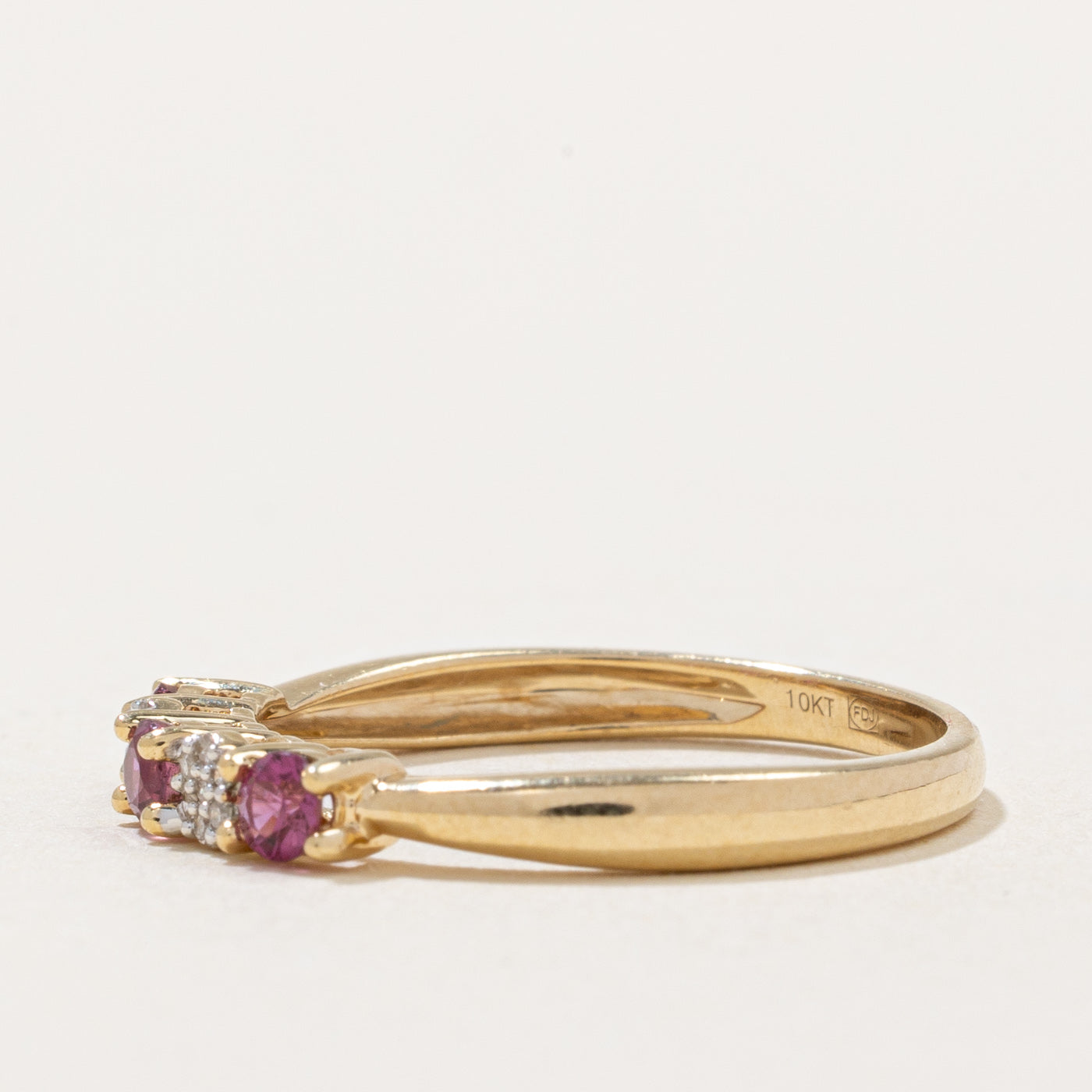 Bague rubis et diamants | 0,24 ct, 0,04 ct | Taille 7 | 
