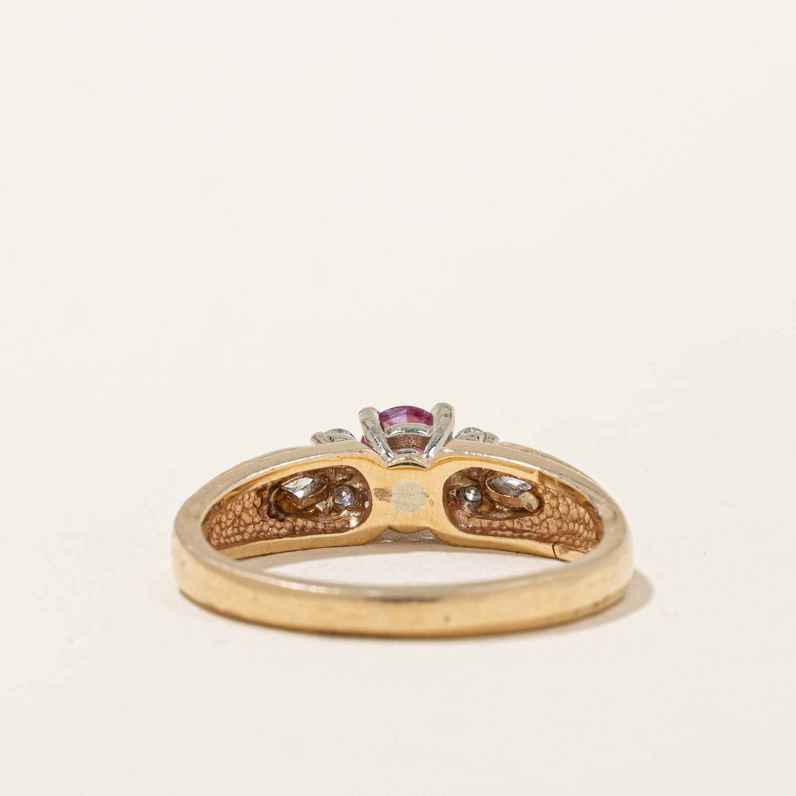 Bague rubis et diamants | 0,26 ct, 0,14 ct au total | Taille 5 | 