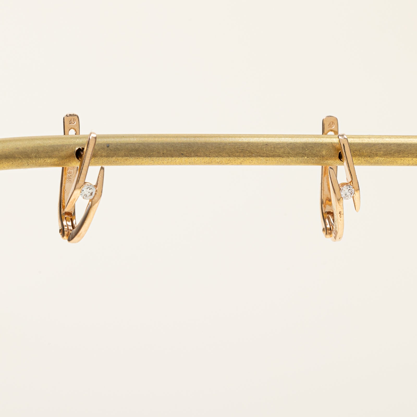 Boucles d'oreilles créoles serties de diamants sous tension | 0,06 ct | 