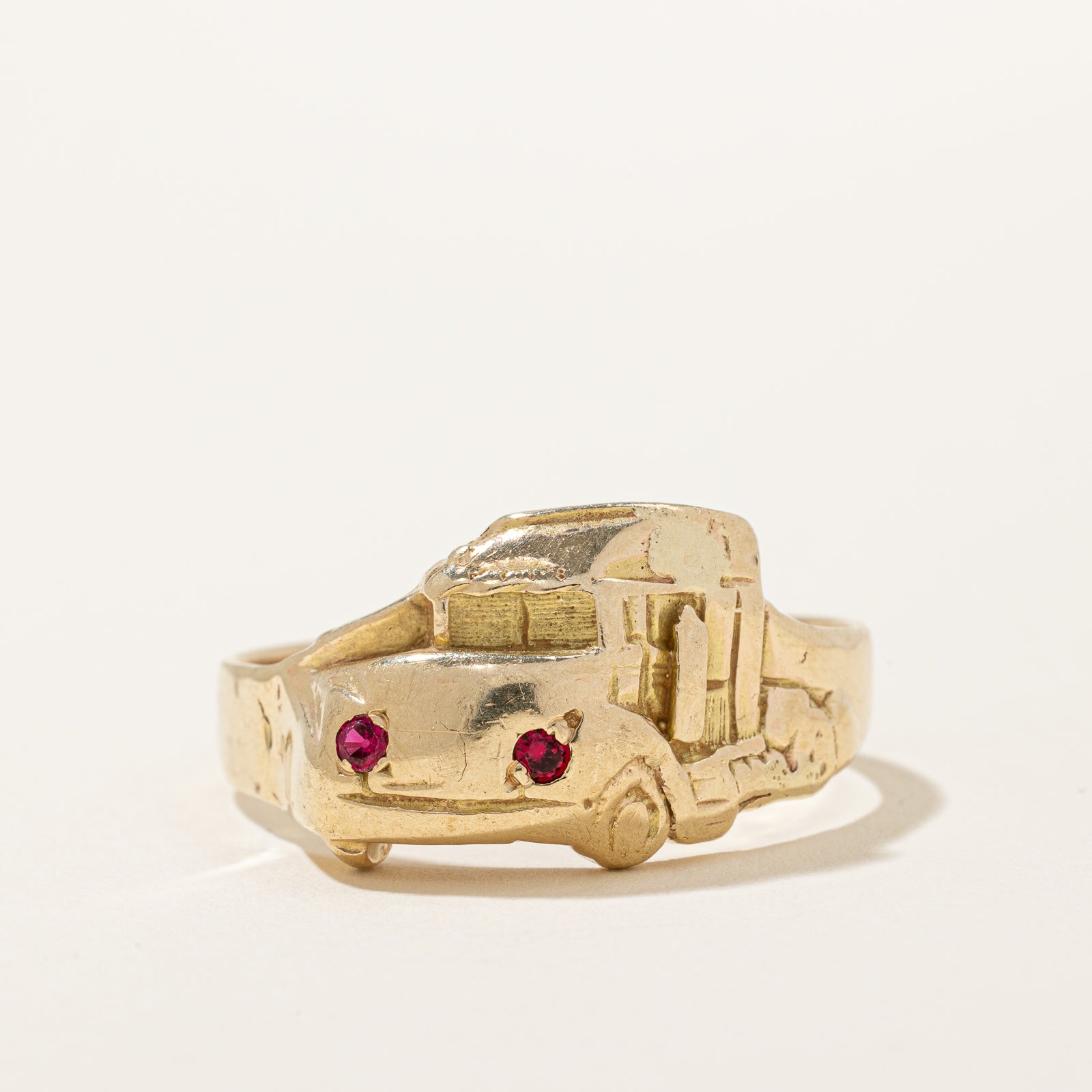 Bague en rubis synthétique sertie dans un camion | 0,07 ct | Taille 13 | 