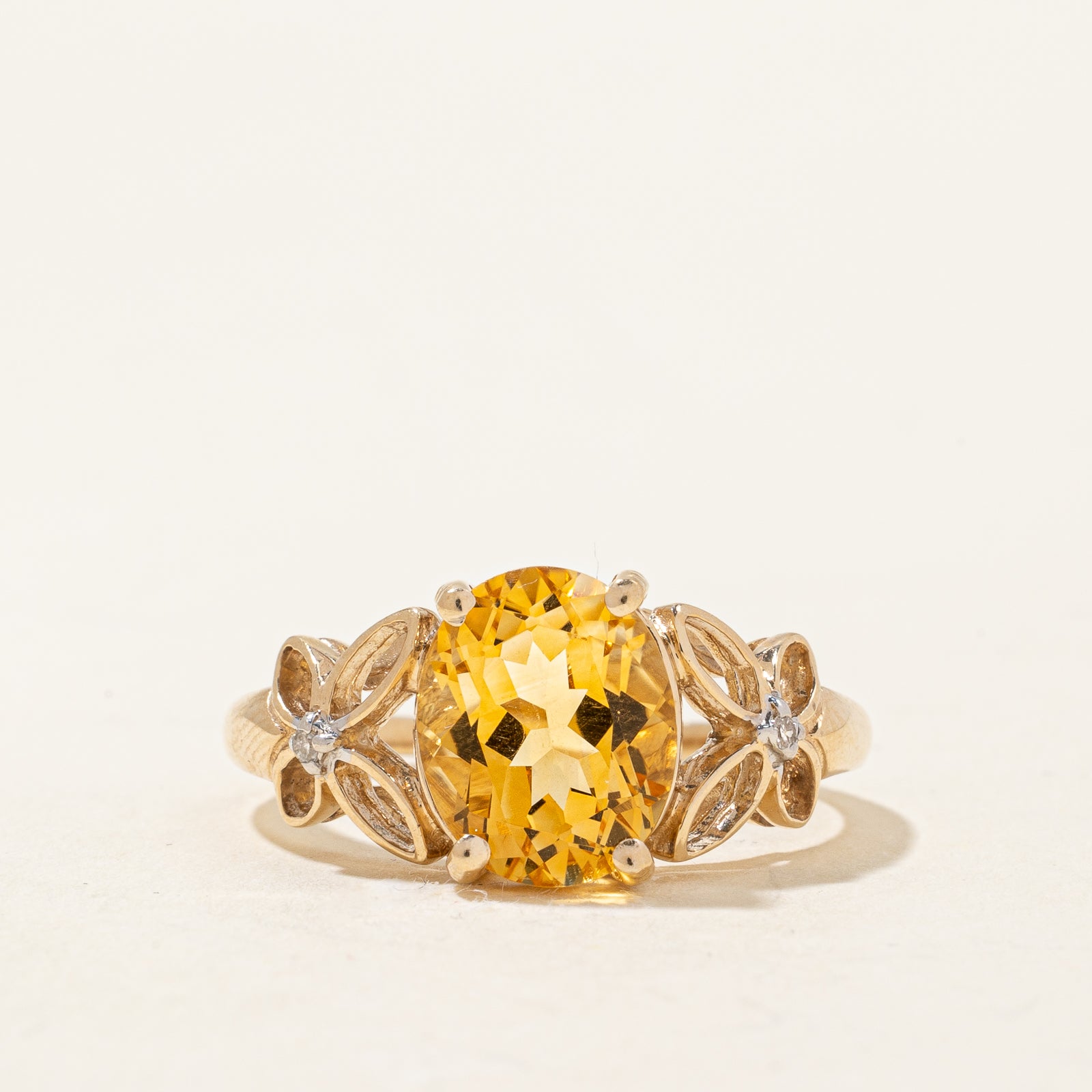 Bague papillon en citrine et diamants | 2,50 ct, 0,01 ct au total | Taille 7,75 |