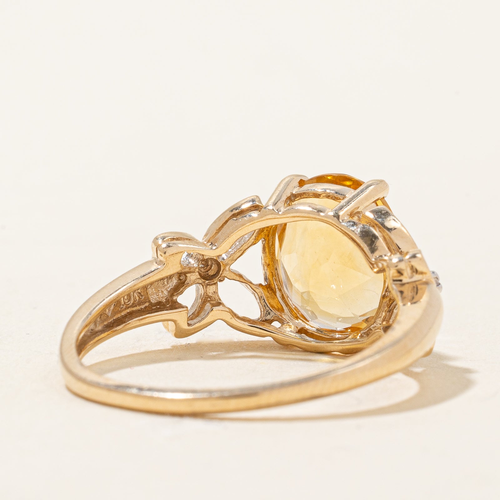 Bague papillon en citrine et diamants | 2,50 ct, 0,01 ct au total | Taille 7,75 |