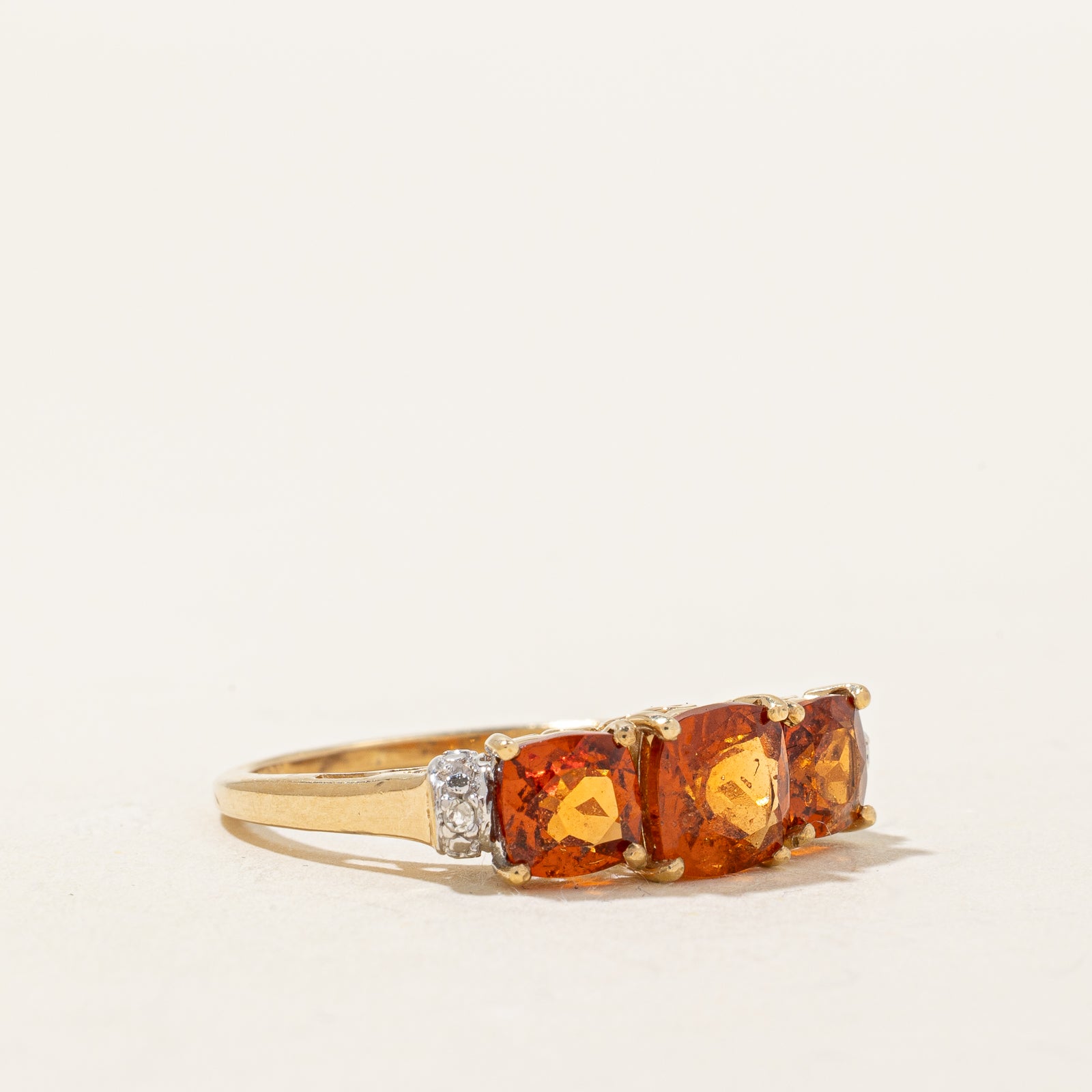Bague en grenat hessonite et diamants | 3,00 ct, 0,01 ct au total | Taille 7,75 | 
