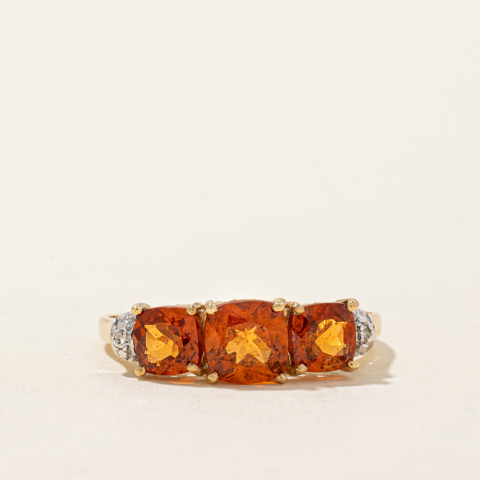 Bague en grenat hessonite et diamants | 3,00 ct, 0,01 ct au total | Taille 7,75 | 