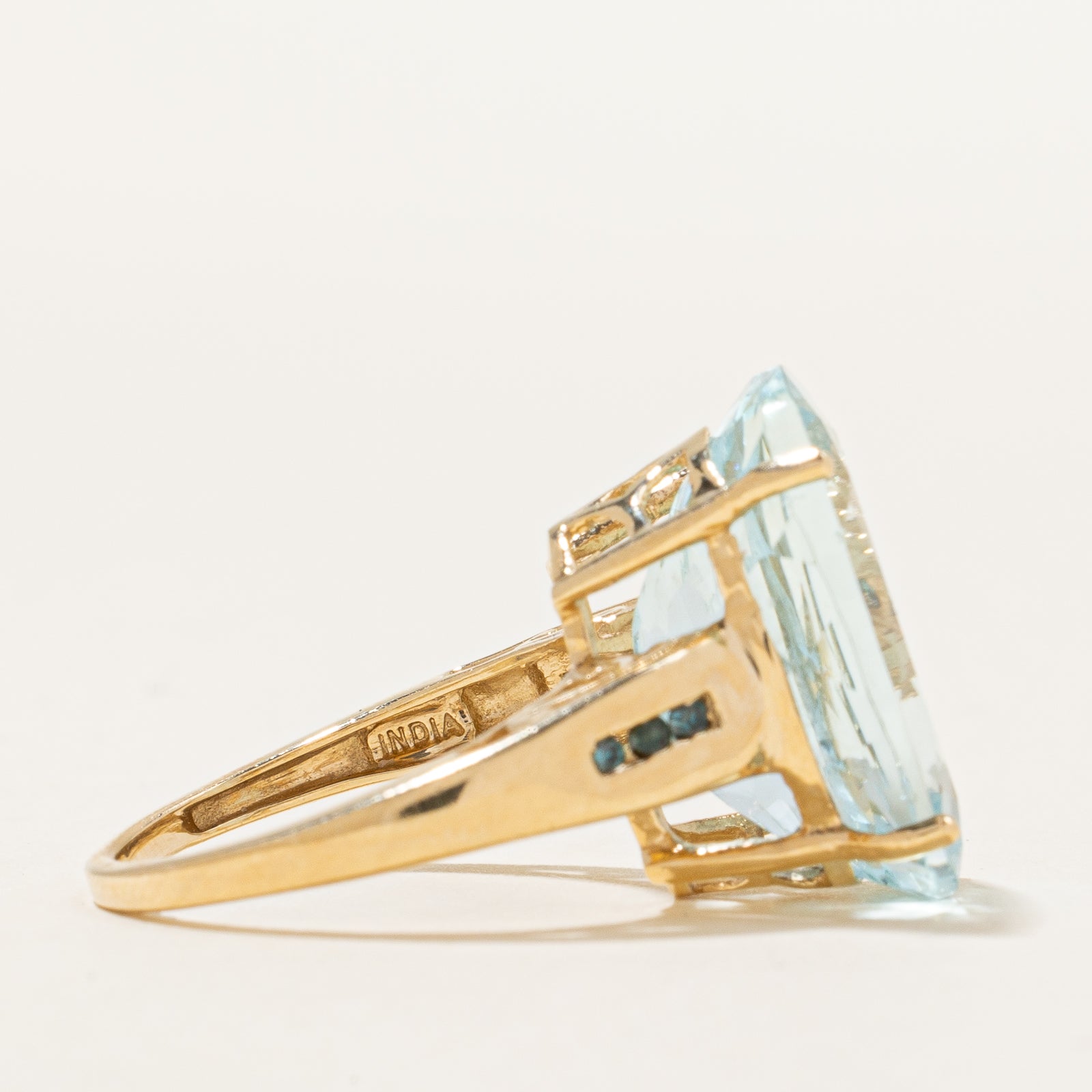 Aquamarine & Diamond Cocktail Ring | 11.20ct, 0.06ctw | SZ 5.75 |