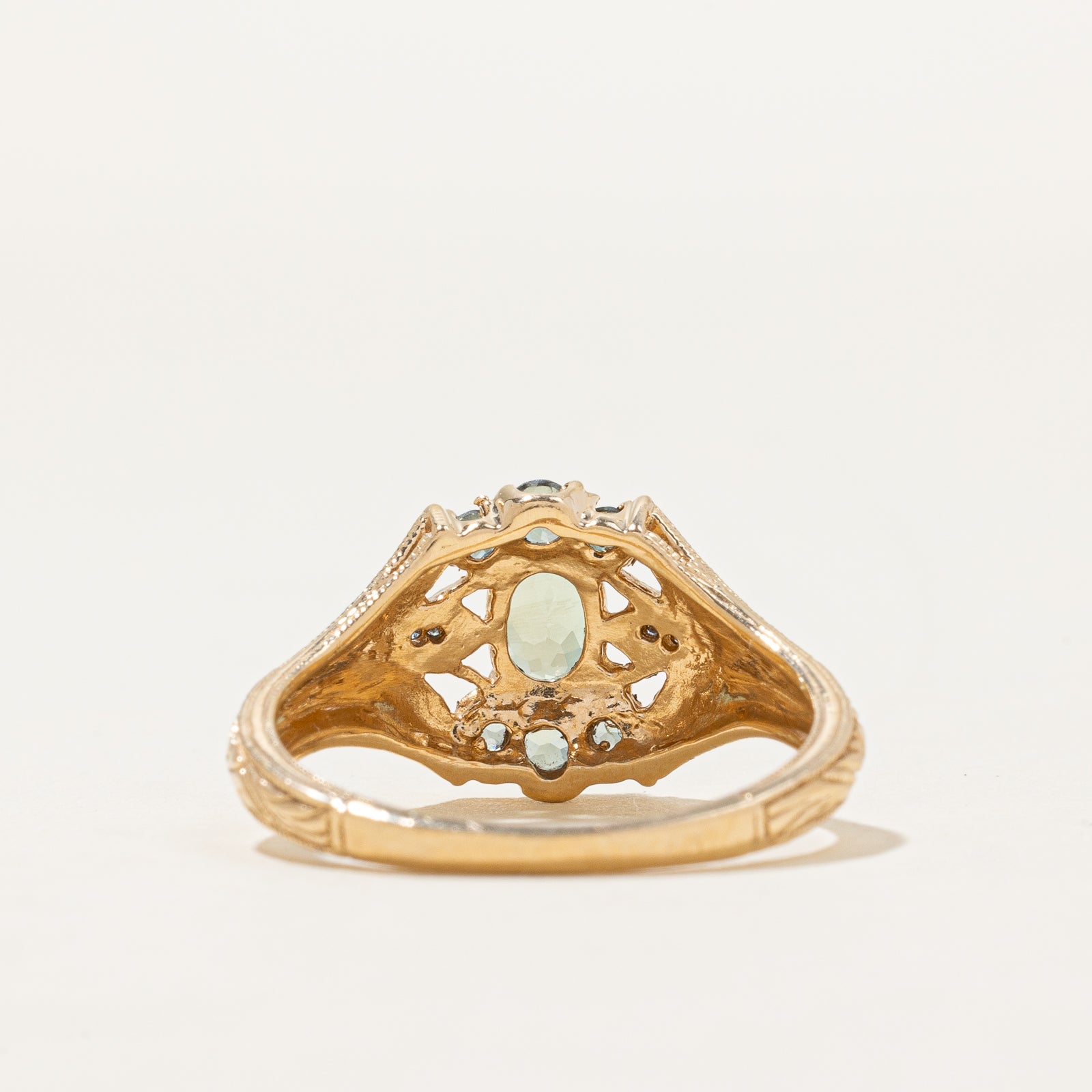 Bague en chrysobéryl vert et diamants | 0,80 ct, 0,02 ct | Taille 7,75 |