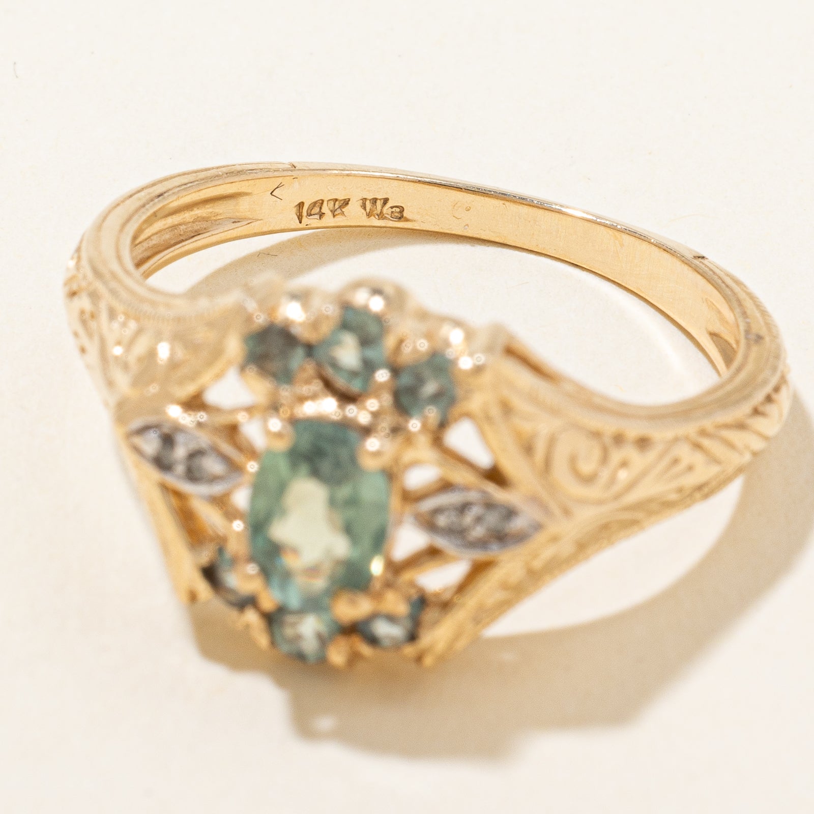 Bague en chrysobéryl vert et diamants | 0,80 ct, 0,02 ct | Taille 7,75 |
