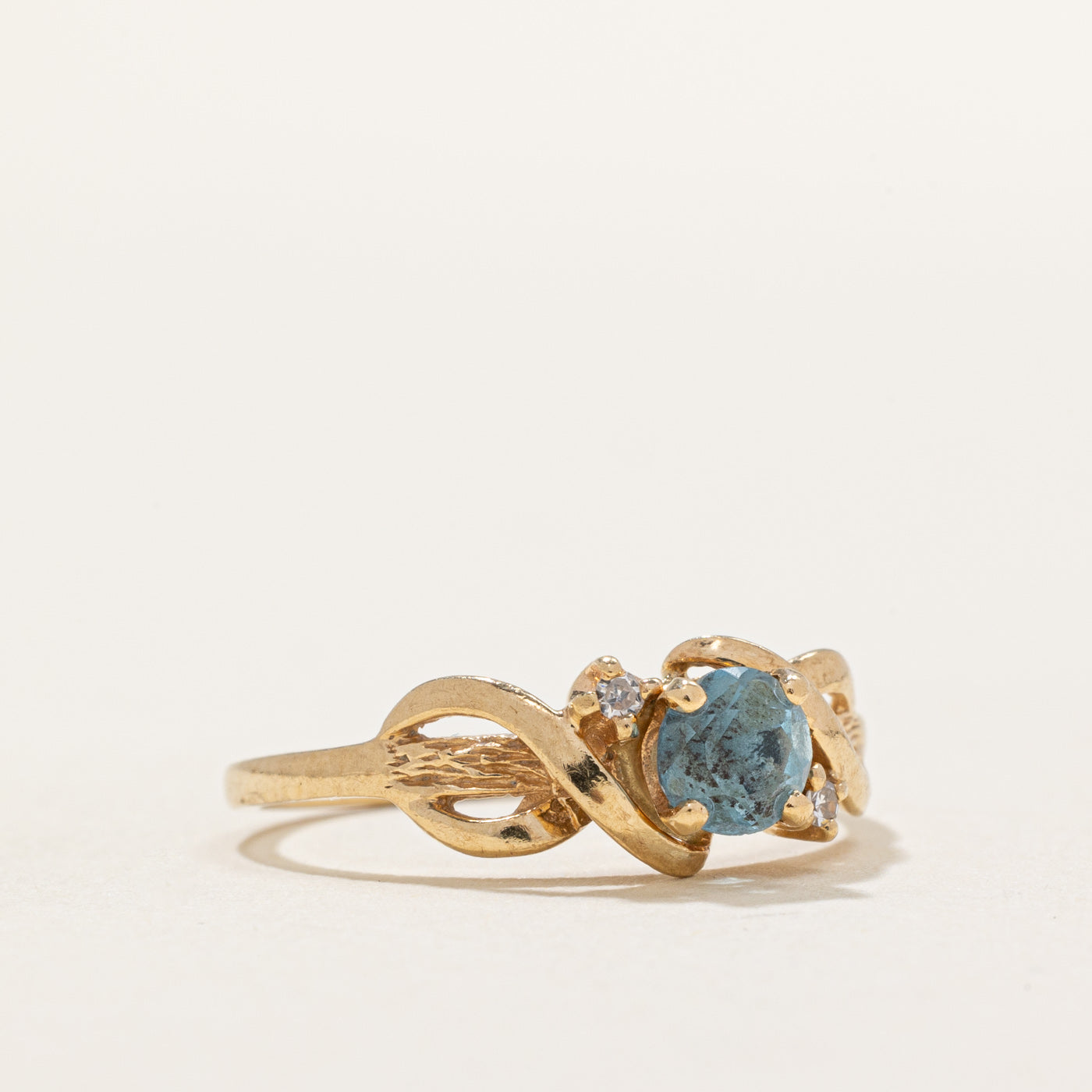 Bague aigue-marine et diamants | 0,30 ct, 0,02 ct au total | Taille 6 | 