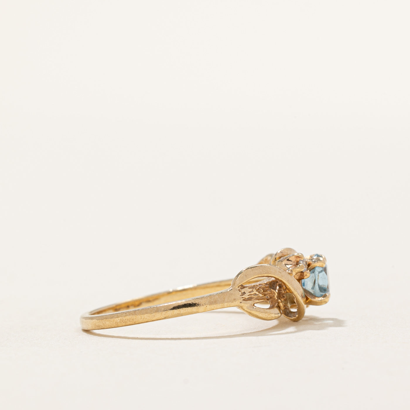 Bague aigue-marine et diamants | 0,30 ct, 0,02 ct au total | Taille 6 | 