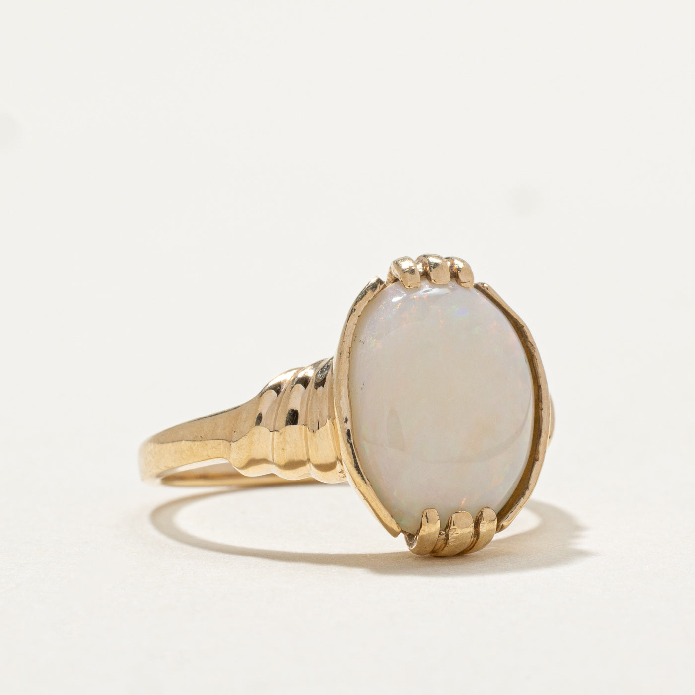10k Oval Opal Grooved Ring | 2.60ct | SZ 5.5 |