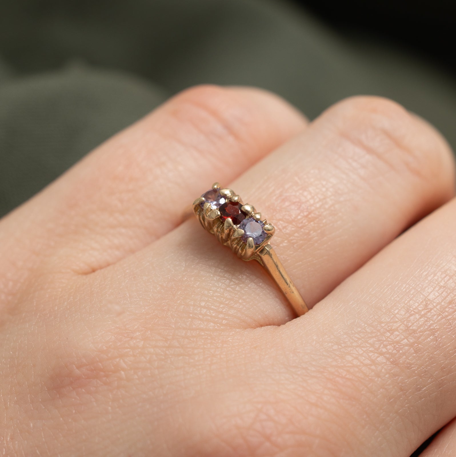 Synthetic Colour Change Sapphire & Garnet Ring | 0.28ctw, 0.14ct | SZ 7 |