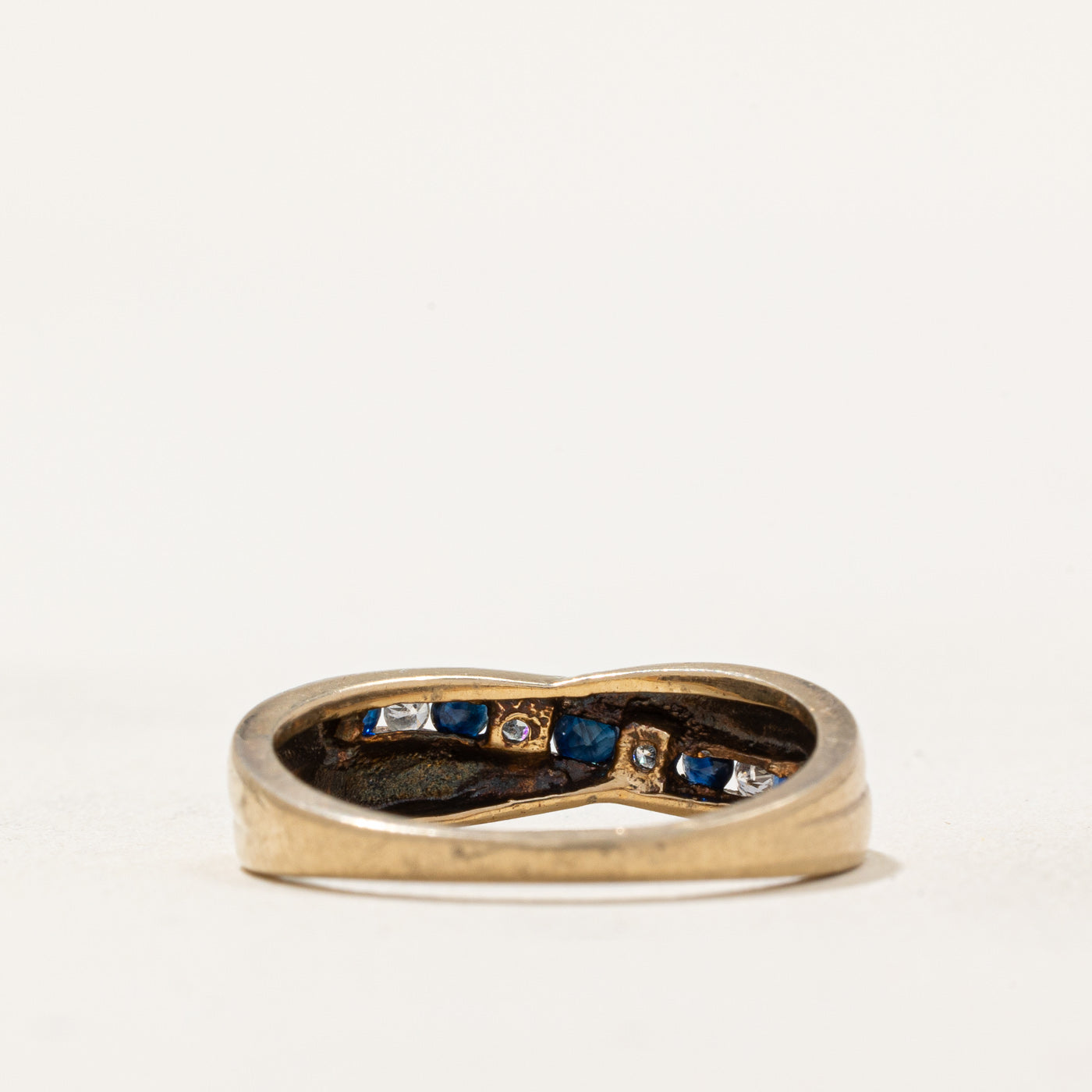 Bague croisée saphir et diamants | 0,16 ct, 0,10 ct | Taille 6 | 