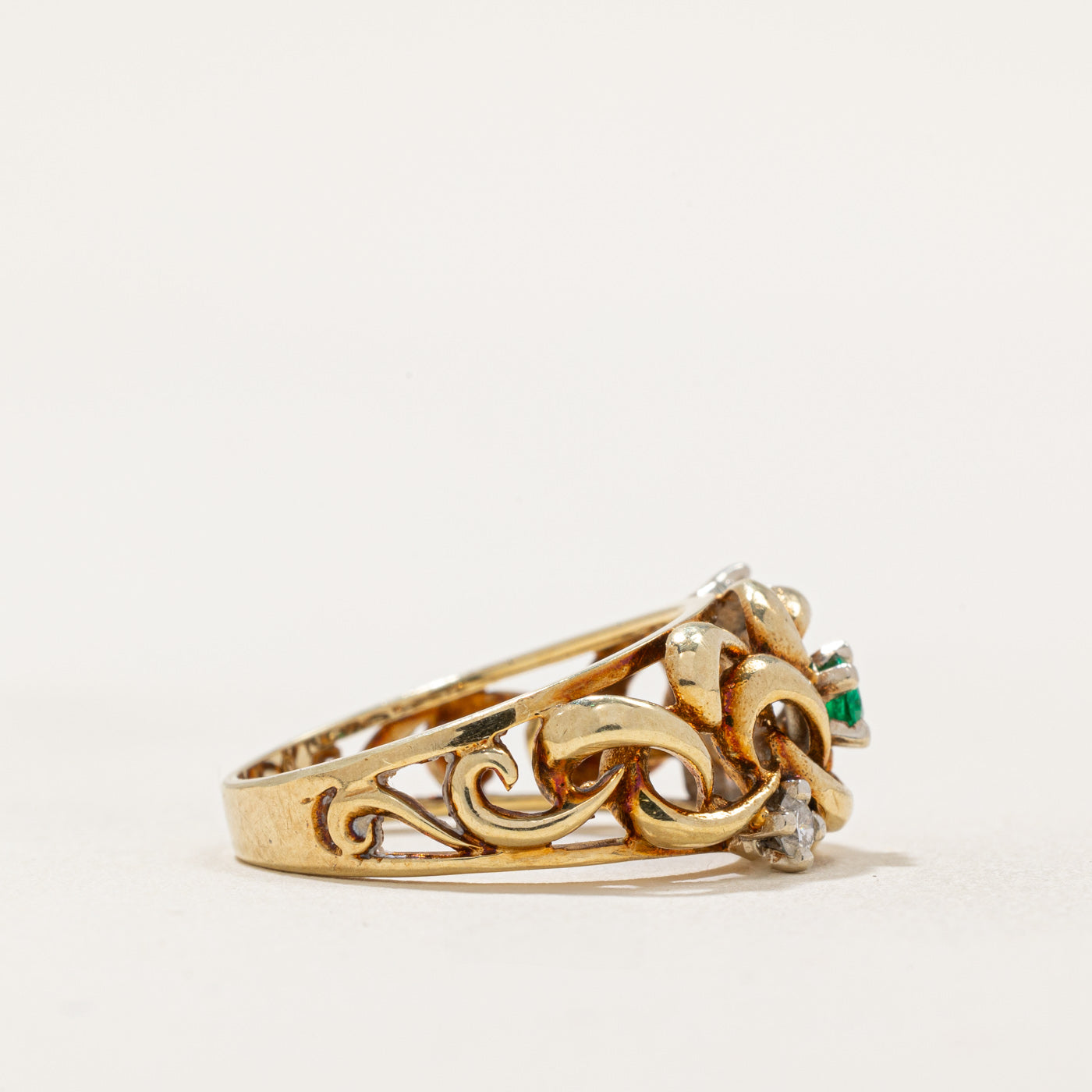 Emerald & Diamond Ring | 0.08ct, 0.09ctw | SZ 6 |