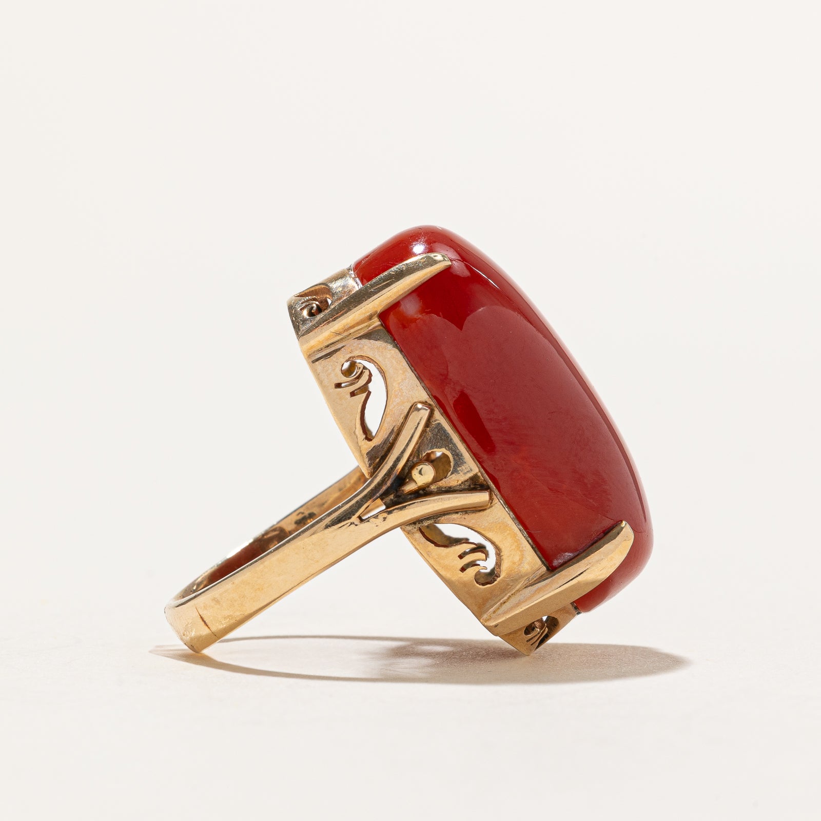 Bague cocktail en corail rouge cabochon ovale | 25,00 ct | Taille 5