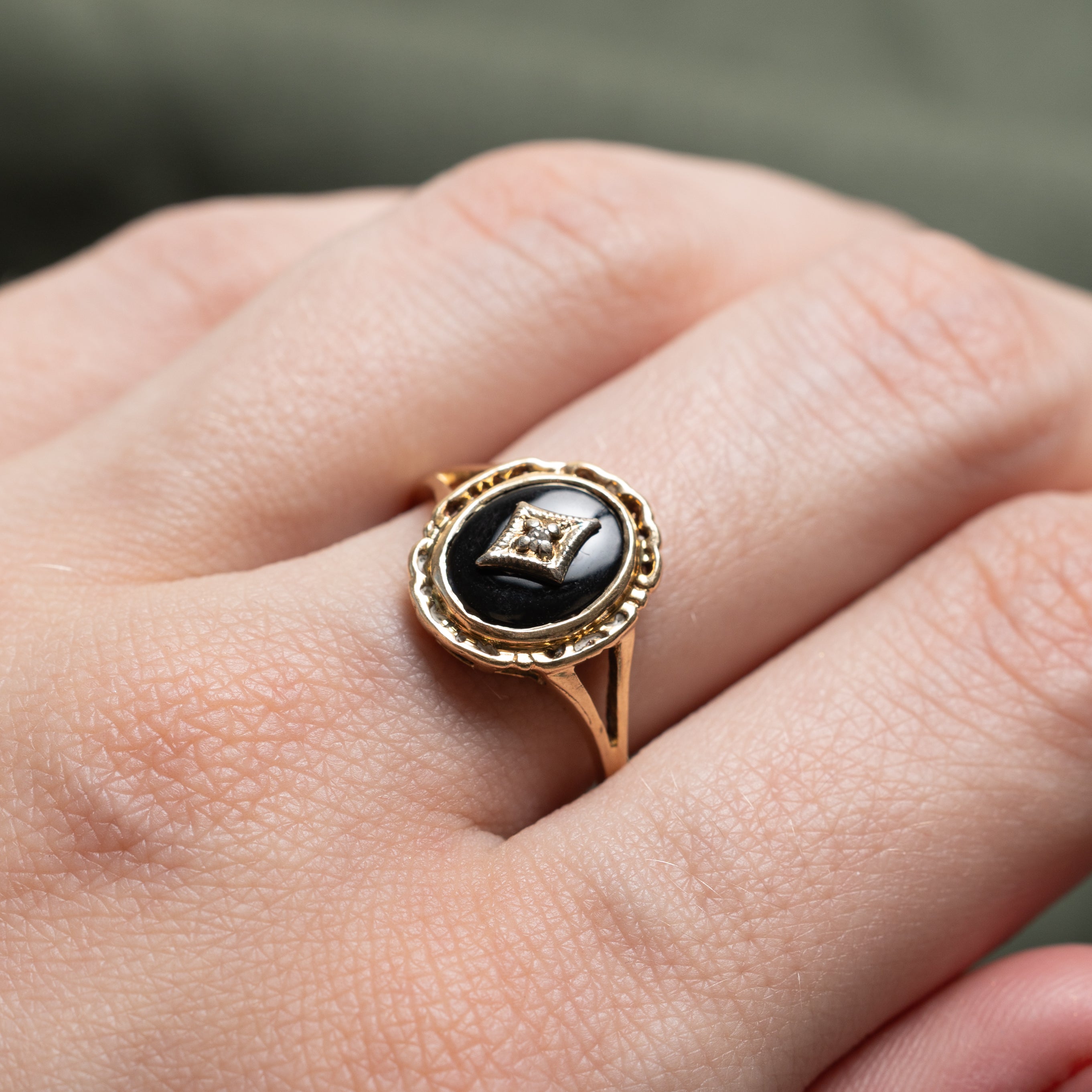 Cabochon Onyx & Diamond Open Shank Ring | 1.03ct, 0.005ct | SZ 7.75